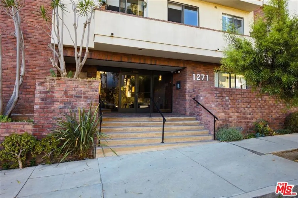 1271 Granville Avenue #402 Los Angeles, CA 90025