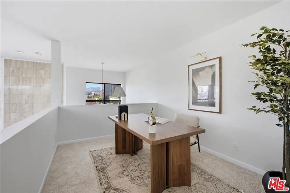 1271 Granville Avenue #402 Los Angeles, CA 90025