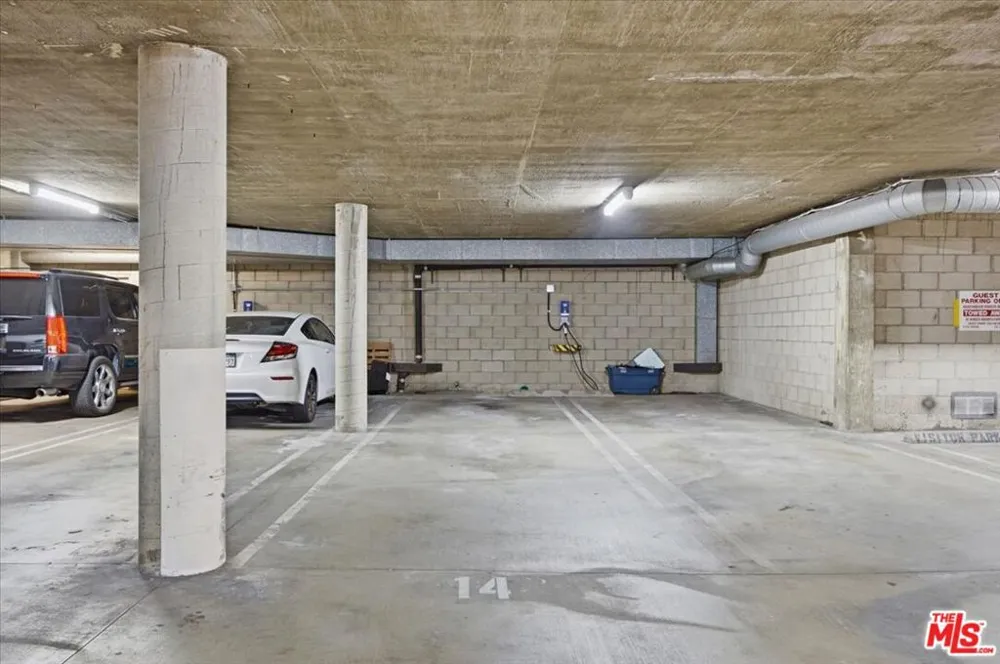 1271 Granville Avenue #402 Los Angeles, CA 90025