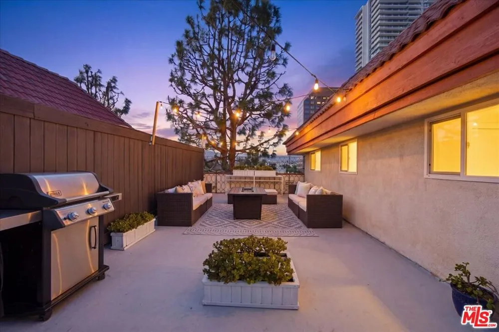 1271 Granville Avenue #402 Los Angeles, CA 90025