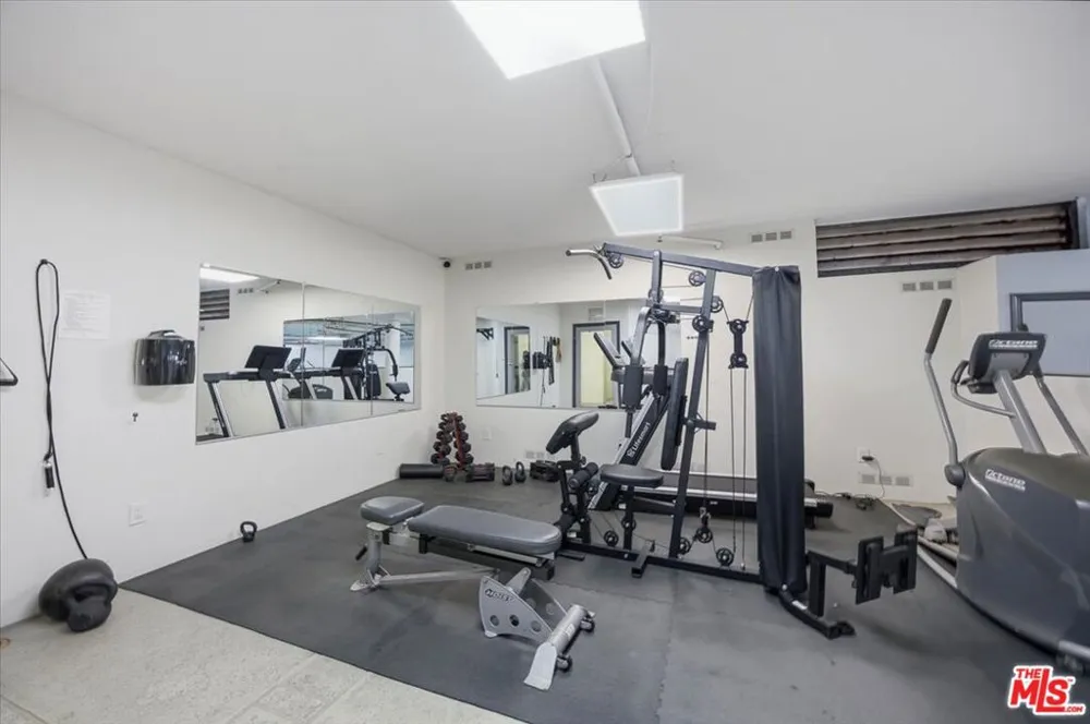 1271 Granville Avenue #402 Los Angeles, CA 90025