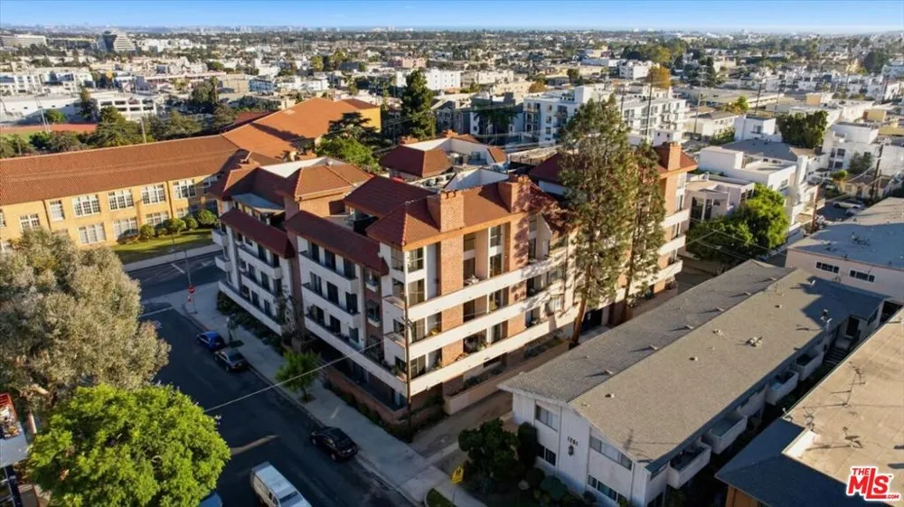 1271 Granville Avenue #402 Los Angeles, CA 90025