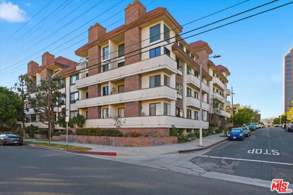 1271 Granville Avenue #402 Los Angeles, CA 90025