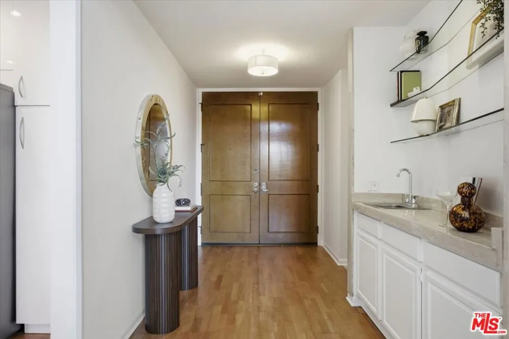 1271 Granville Avenue #402 Los Angeles, CA 90025