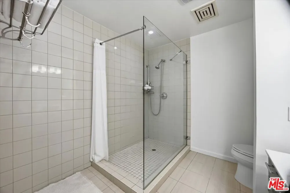1271 Granville Avenue #402 Los Angeles, CA 90025