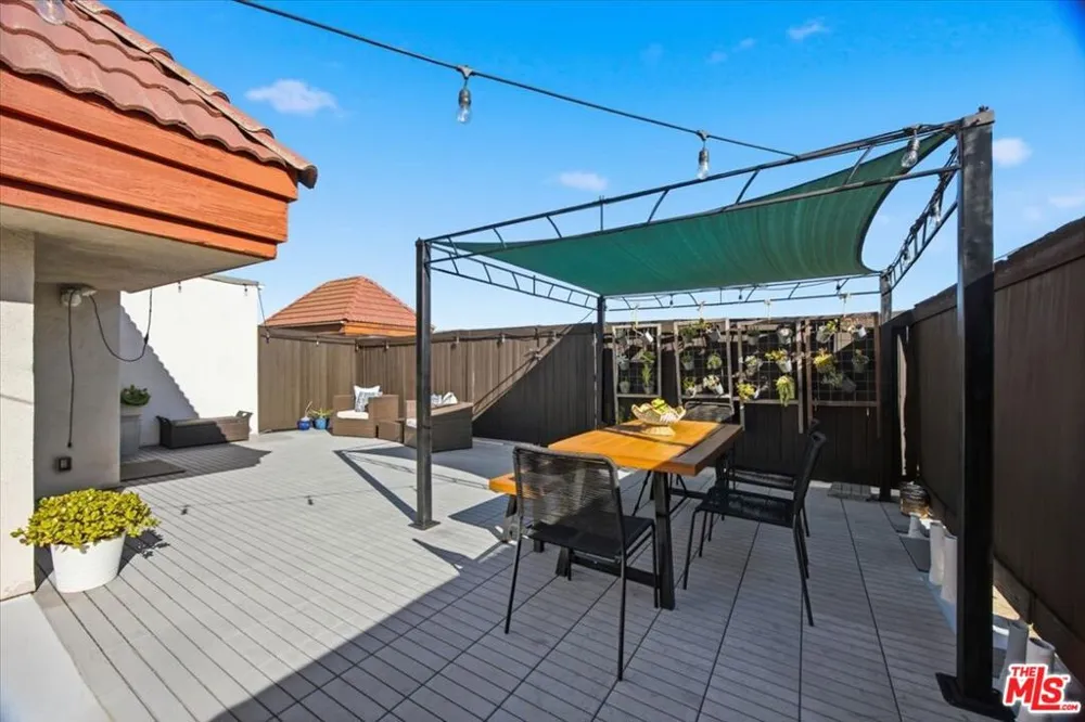 1271 Granville Avenue #402 Los Angeles, CA 90025