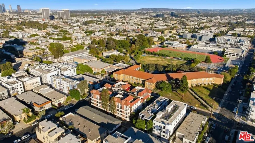 1271 Granville Avenue #402 Los Angeles, CA 90025