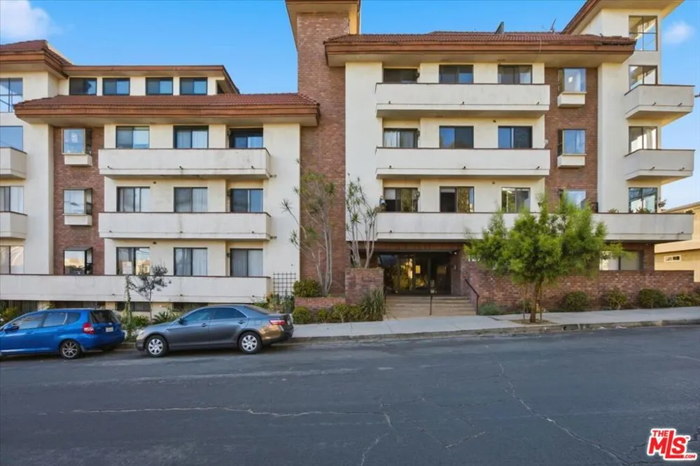 1271 Granville Avenue #402 Los Angeles, CA 90025