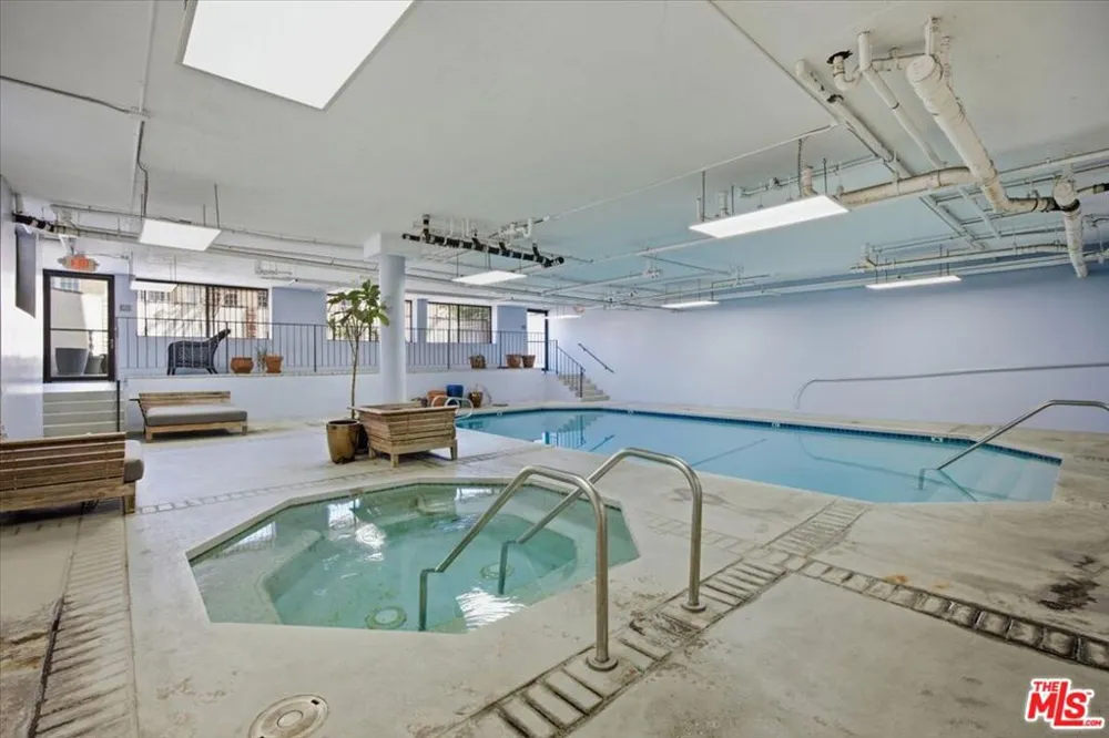 1271 Granville Avenue #402 Los Angeles, CA 90025