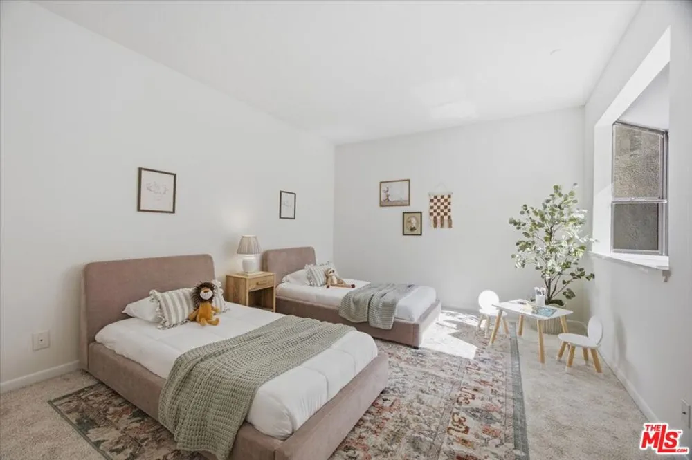 1271 Granville Avenue #402 Los Angeles, CA 90025