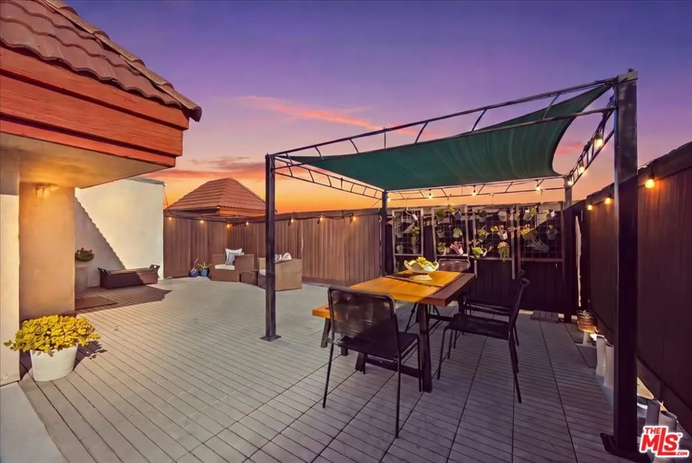 1271 Granville Avenue #402 Los Angeles, CA 90025