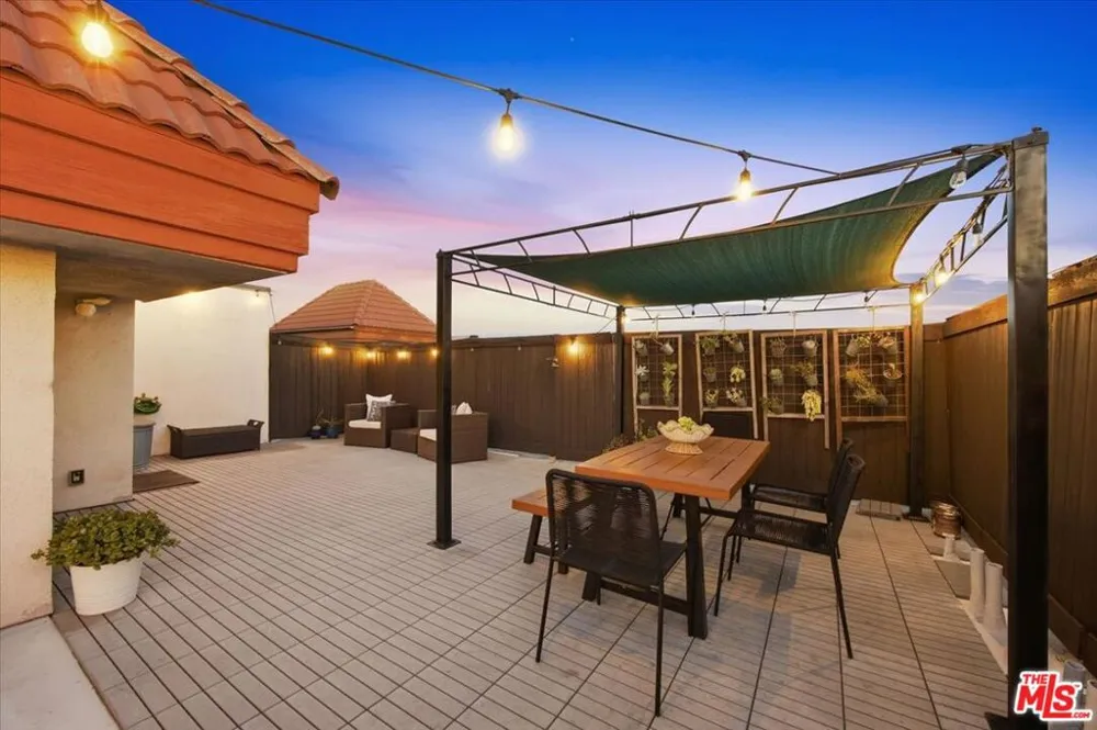 1271 Granville Avenue #402 Los Angeles, CA 90025