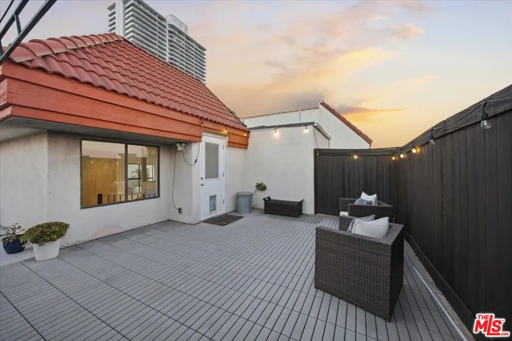 1271 Granville Avenue #402 Los Angeles, CA 90025