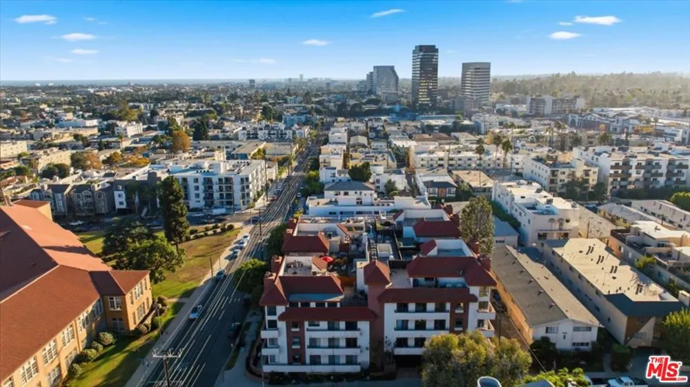 1271 Granville Avenue #402 Los Angeles, CA 90025