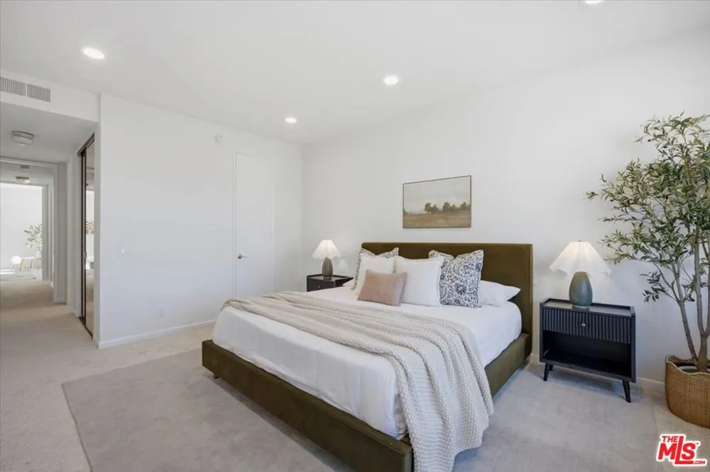 1271 Granville Avenue #402 Los Angeles, CA 90025