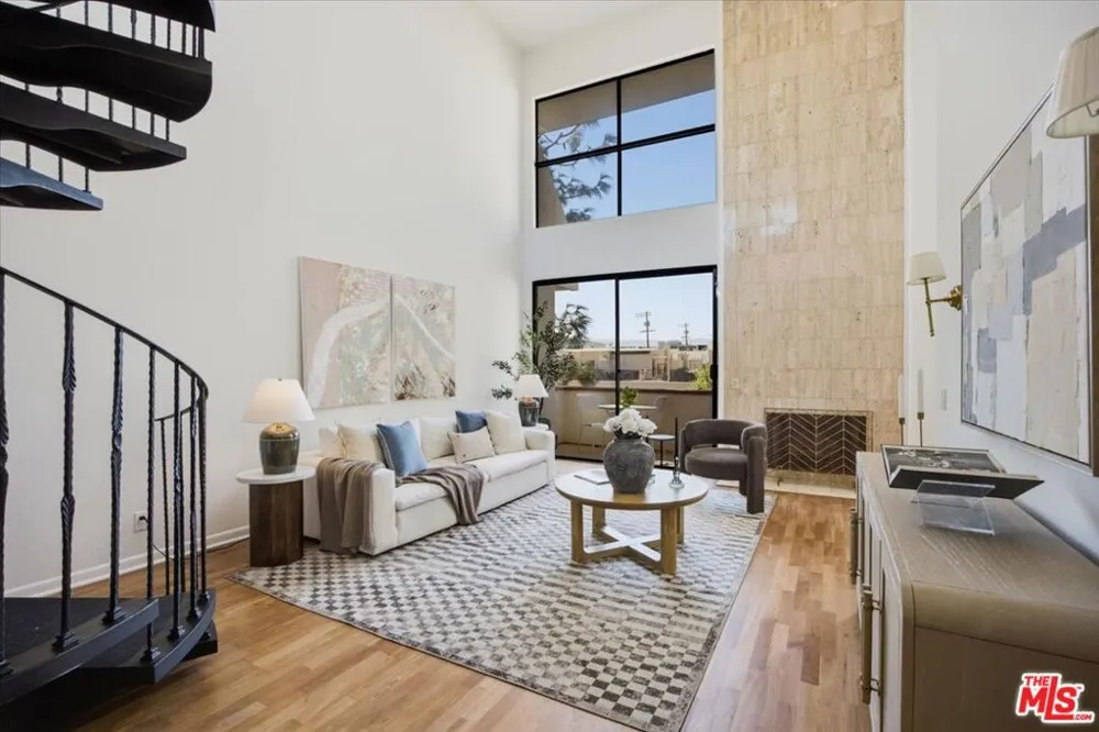 1271 Granville Avenue #402 Los Angeles, CA 90025