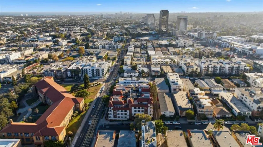 1271 Granville Avenue #402 Los Angeles, CA 90025