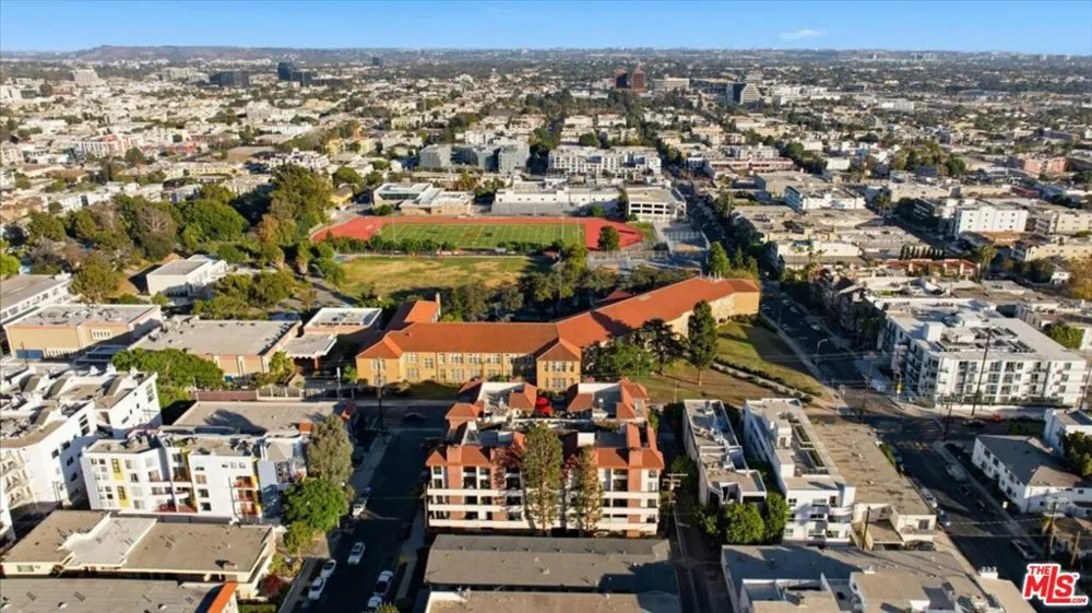 1271 Granville Avenue #402 Los Angeles, CA 90025