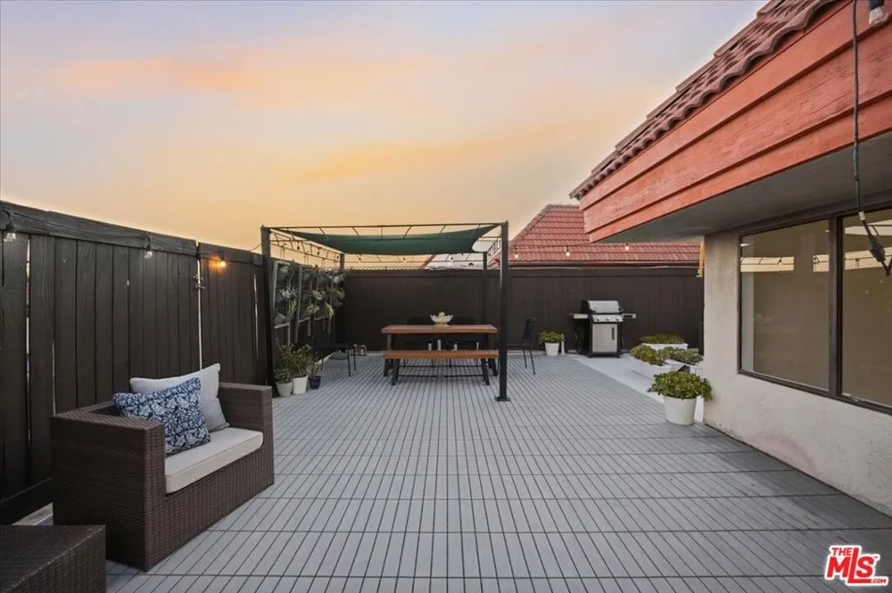 1271 Granville Avenue #402 Los Angeles, CA 90025