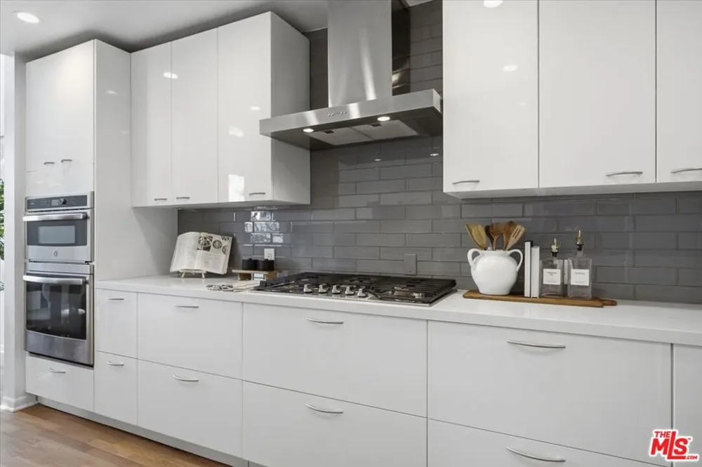 1271 Granville Avenue #402 Los Angeles, CA 90025