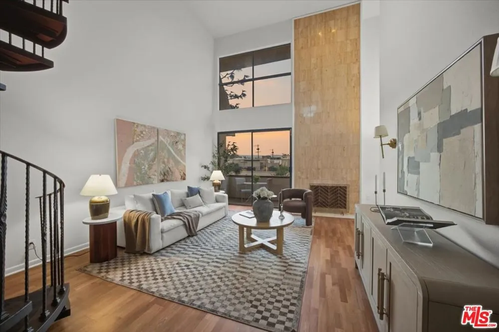 1271 Granville Avenue #402 Los Angeles, CA 90025