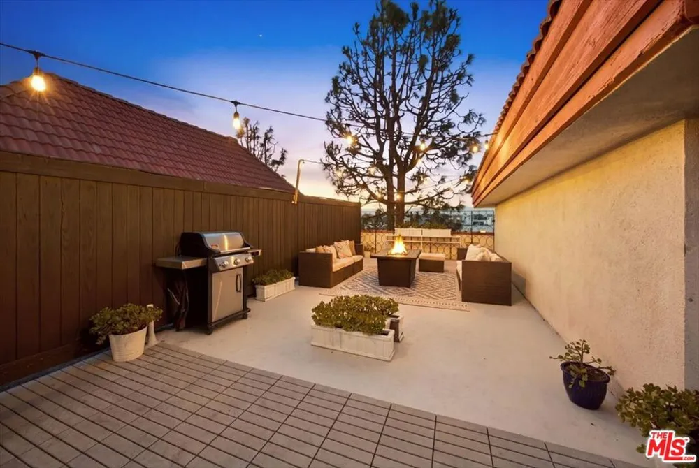 1271 Granville Avenue #402 Los Angeles, CA 90025