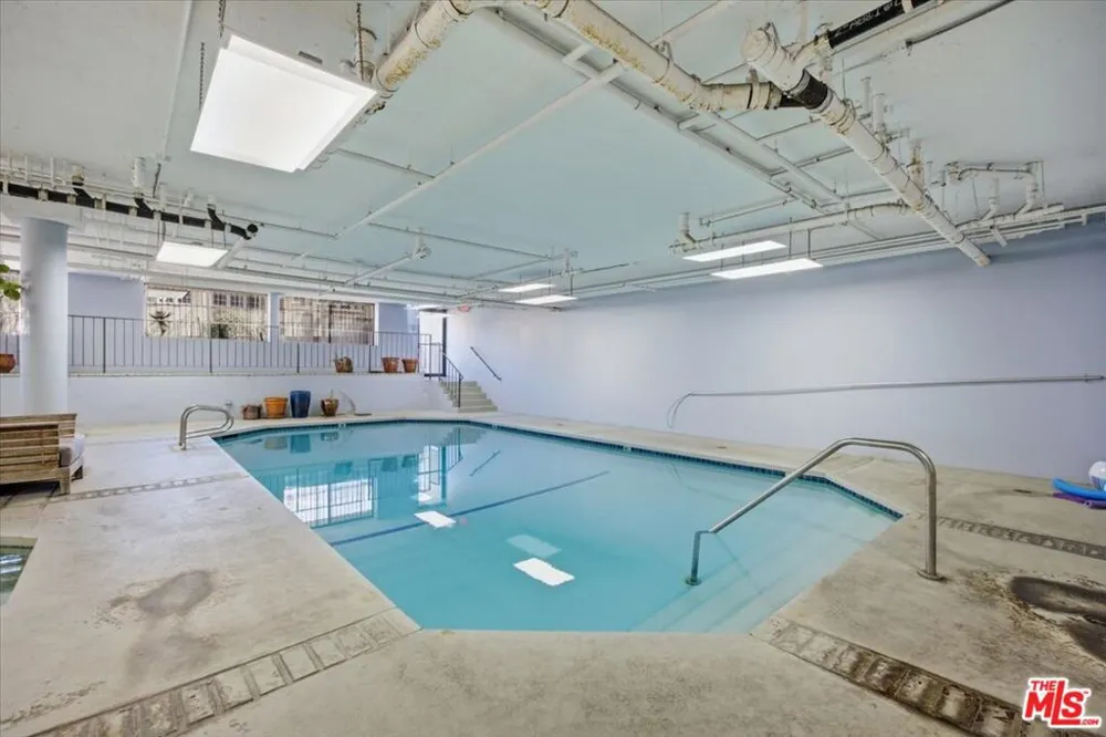 1271 Granville Avenue #402 Los Angeles, CA 90025