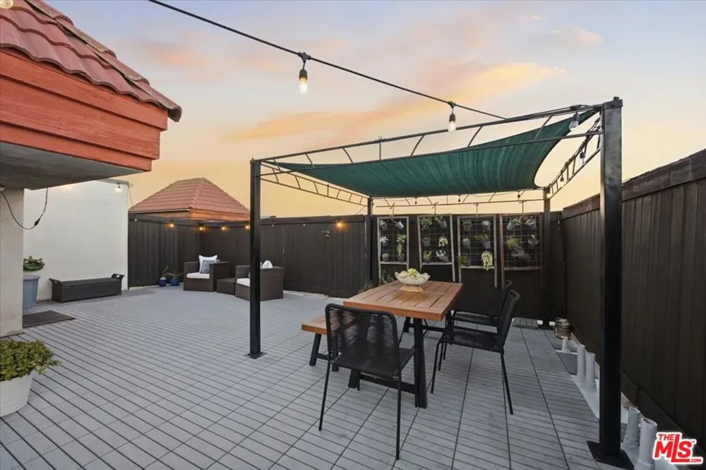 1271 Granville Avenue #402 Los Angeles, CA 90025