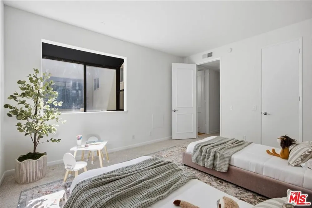 1271 Granville Avenue #402 Los Angeles, CA 90025
