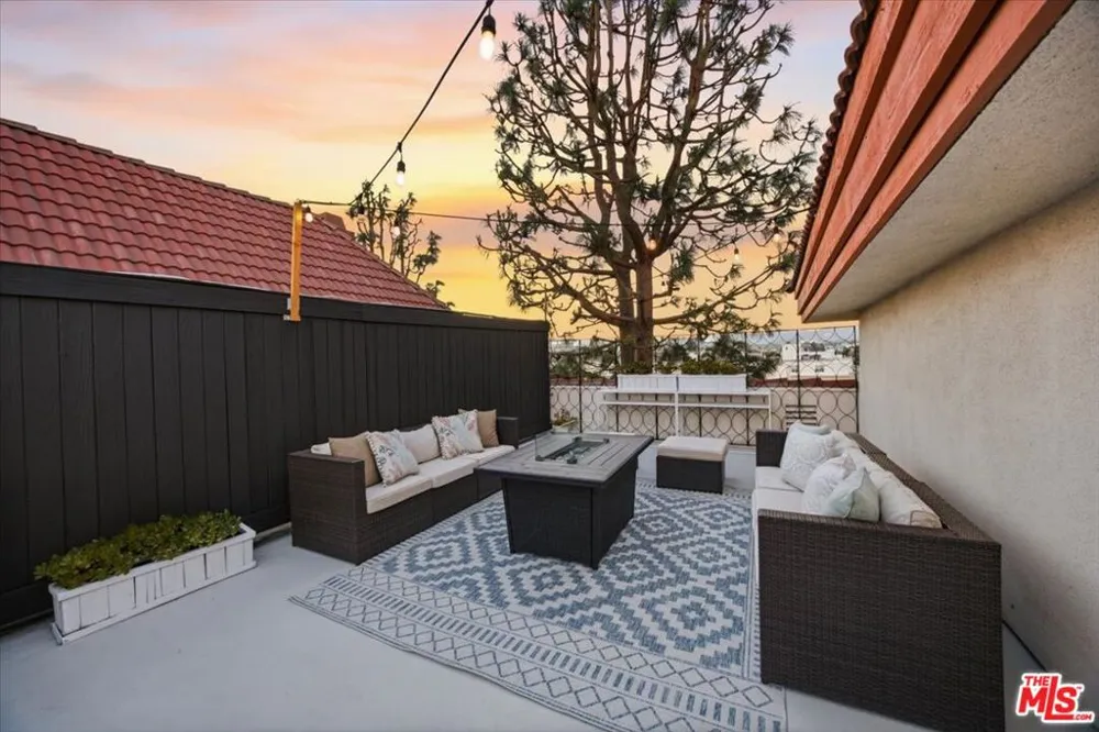 1271 Granville Avenue #402 Los Angeles, CA 90025