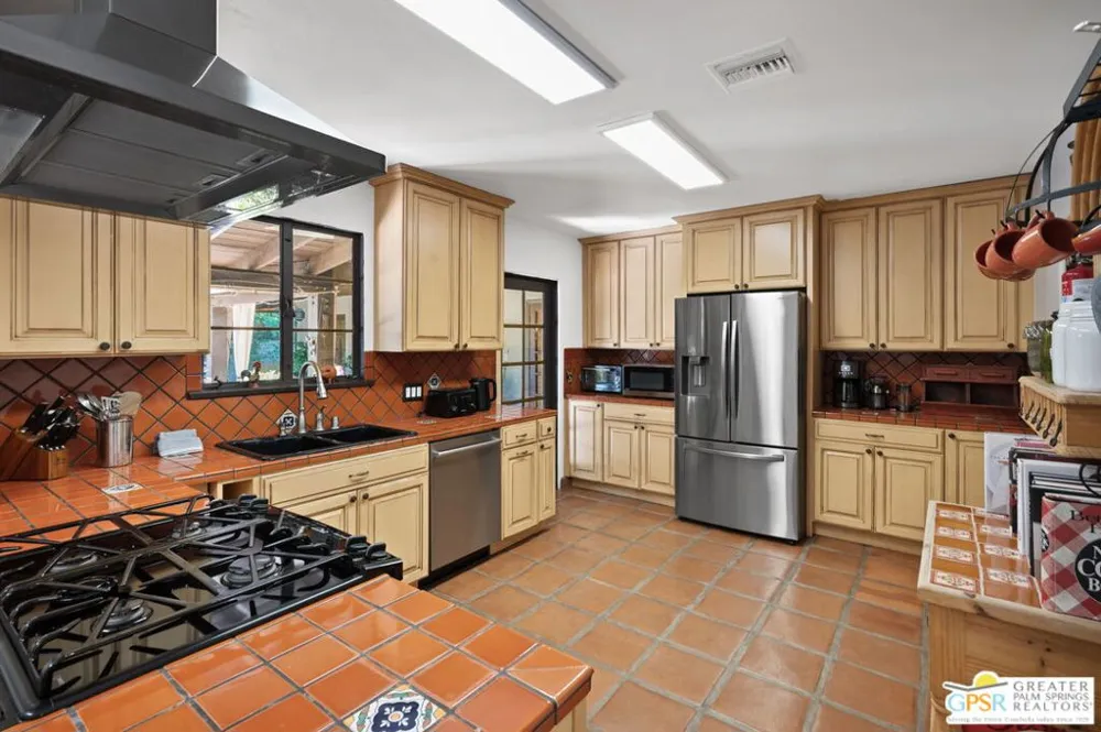 1471 E El Alameda Palm Springs, CA 92262