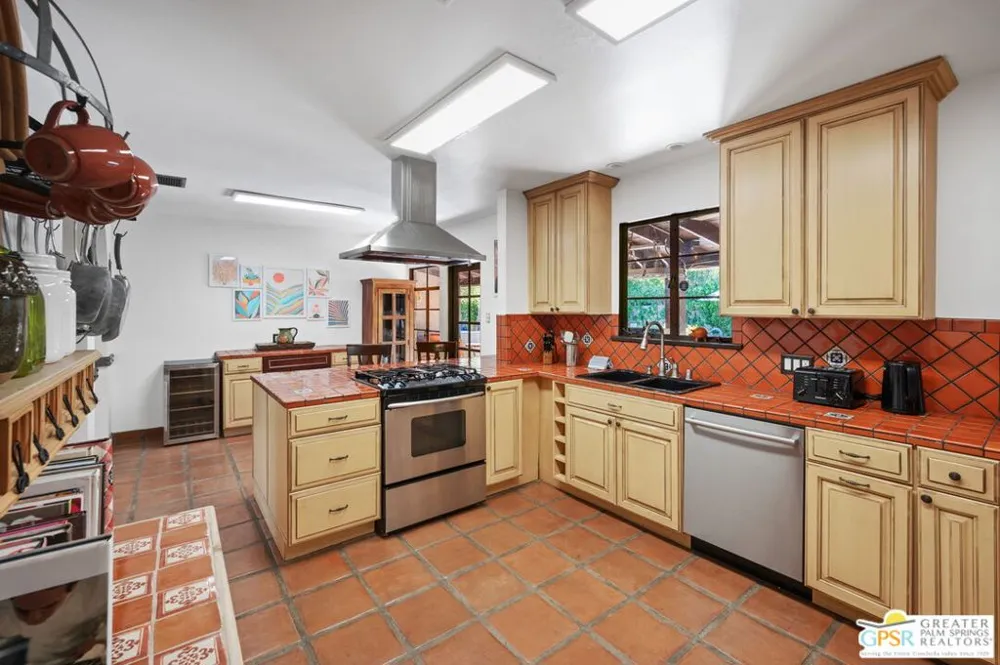 1471 E El Alameda Palm Springs, CA 92262
