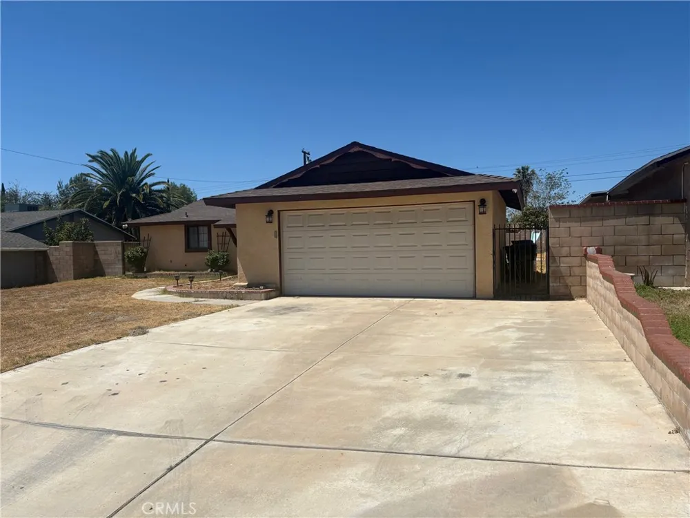 7936 Dumond Fontana, CA 92336