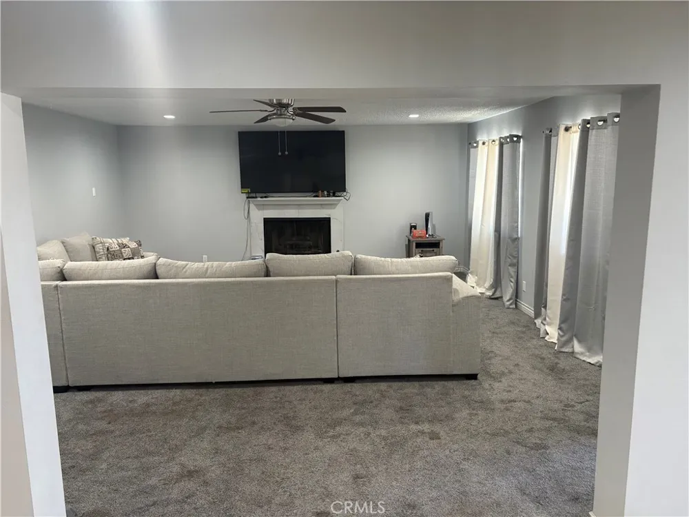 7936 Dumond Fontana, CA 92336