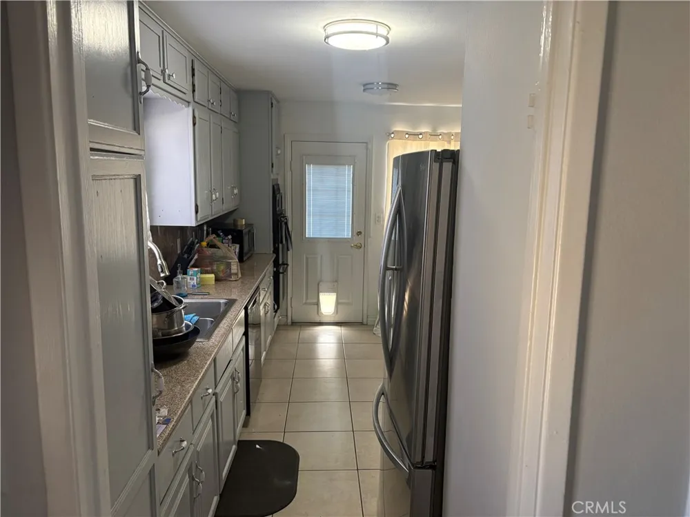 7936 Dumond Fontana, CA 92336