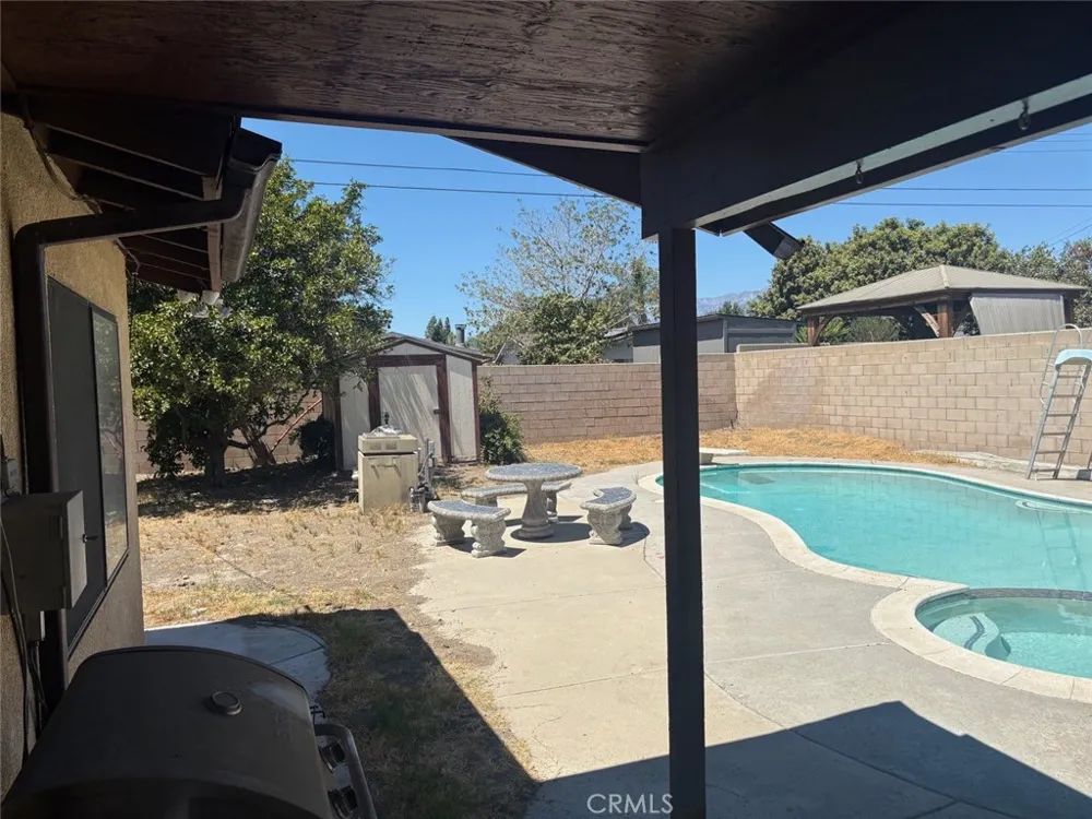 7936 Dumond Fontana, CA 92336