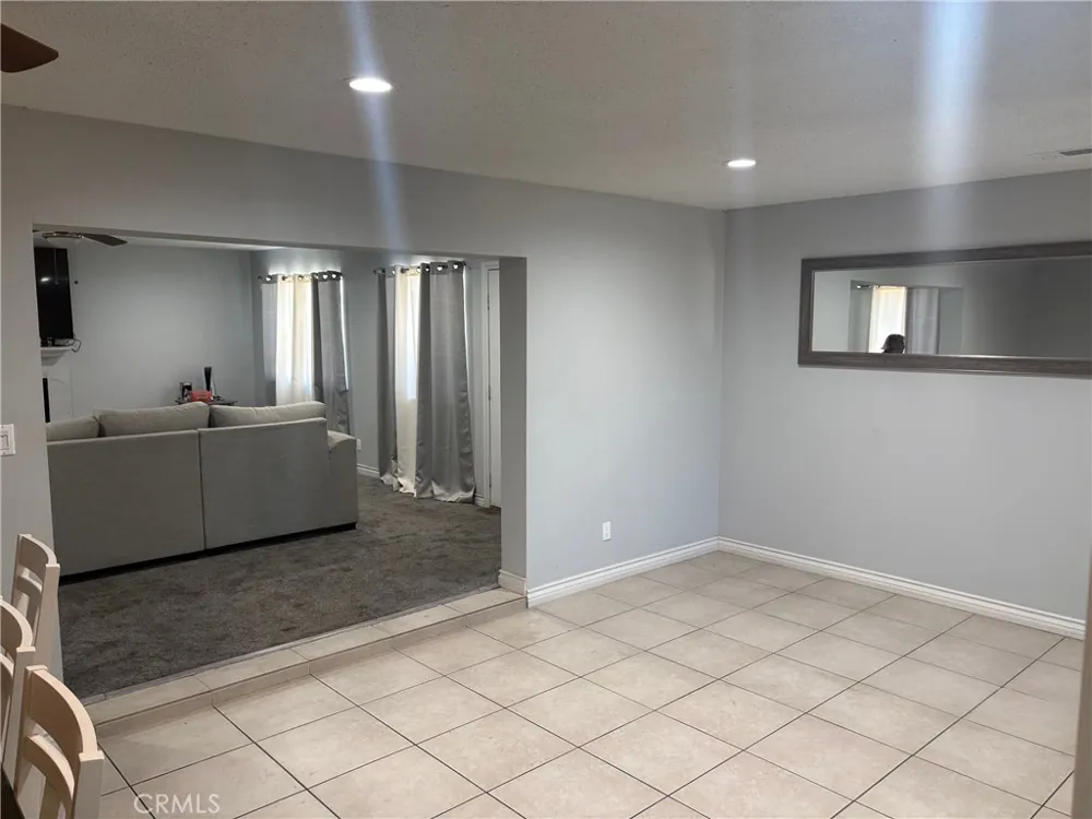 7936 Dumond Fontana, CA 92336