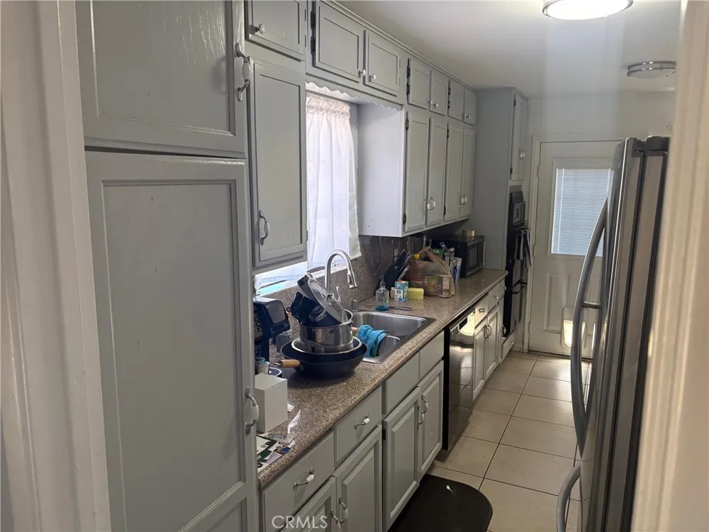 7936 Dumond Fontana, CA 92336
