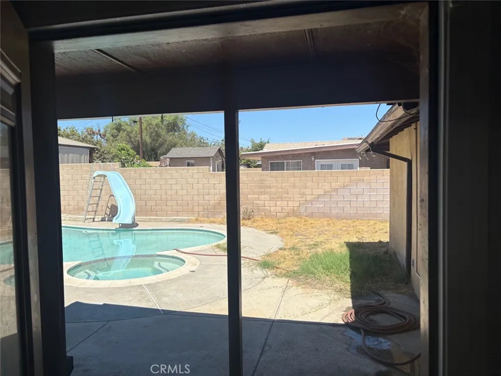 7936 Dumond Fontana, CA 92336