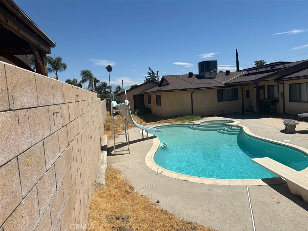 7936 Dumond Fontana, CA 92336