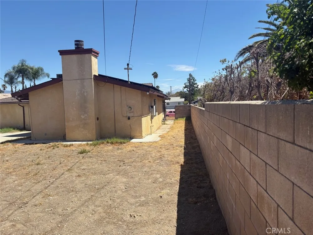 7936 Dumond Fontana, CA 92336
