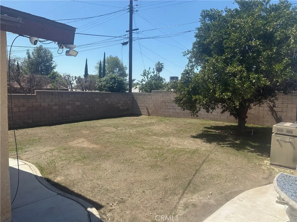 7936 Dumond Fontana, CA 92336