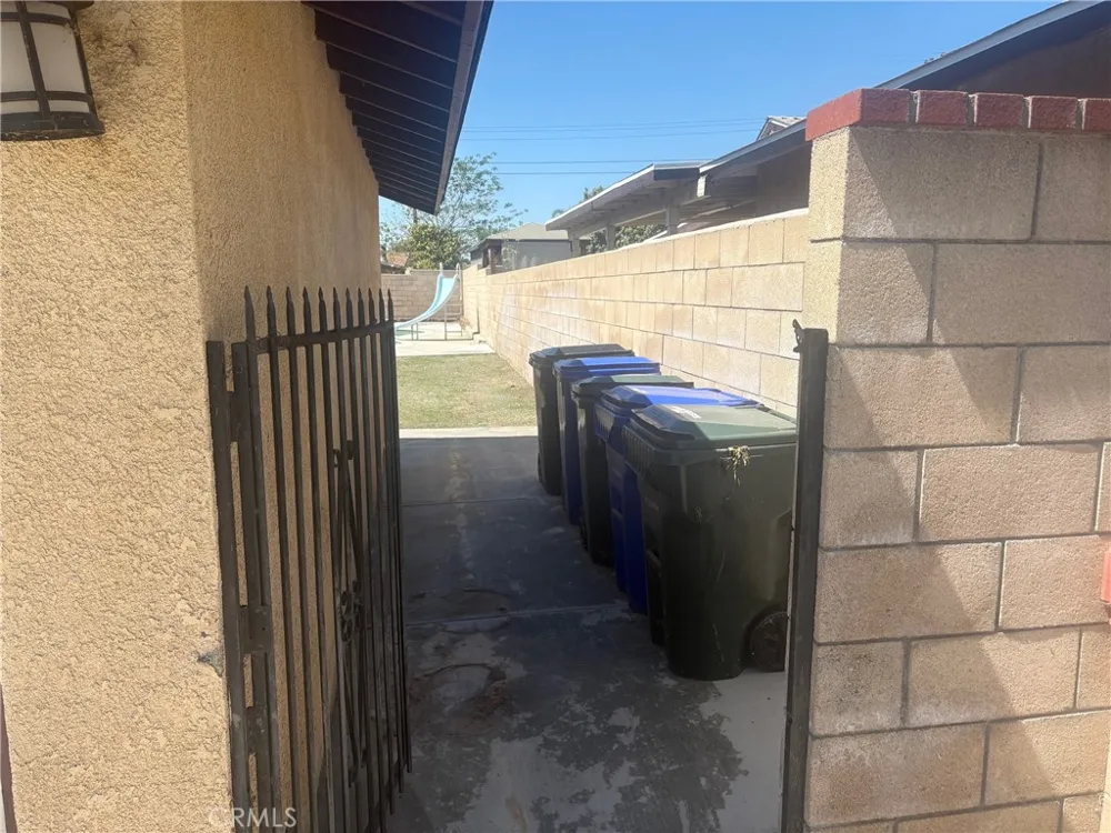 7936 Dumond Fontana, CA 92336