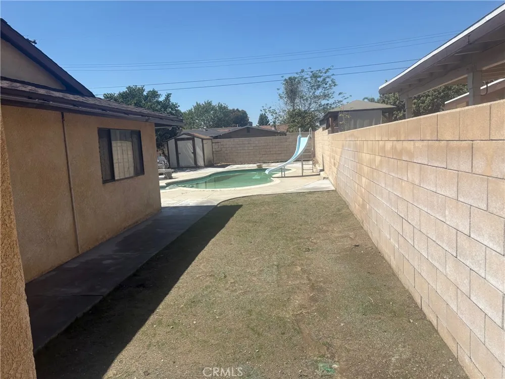 7936 Dumond Fontana, CA 92336