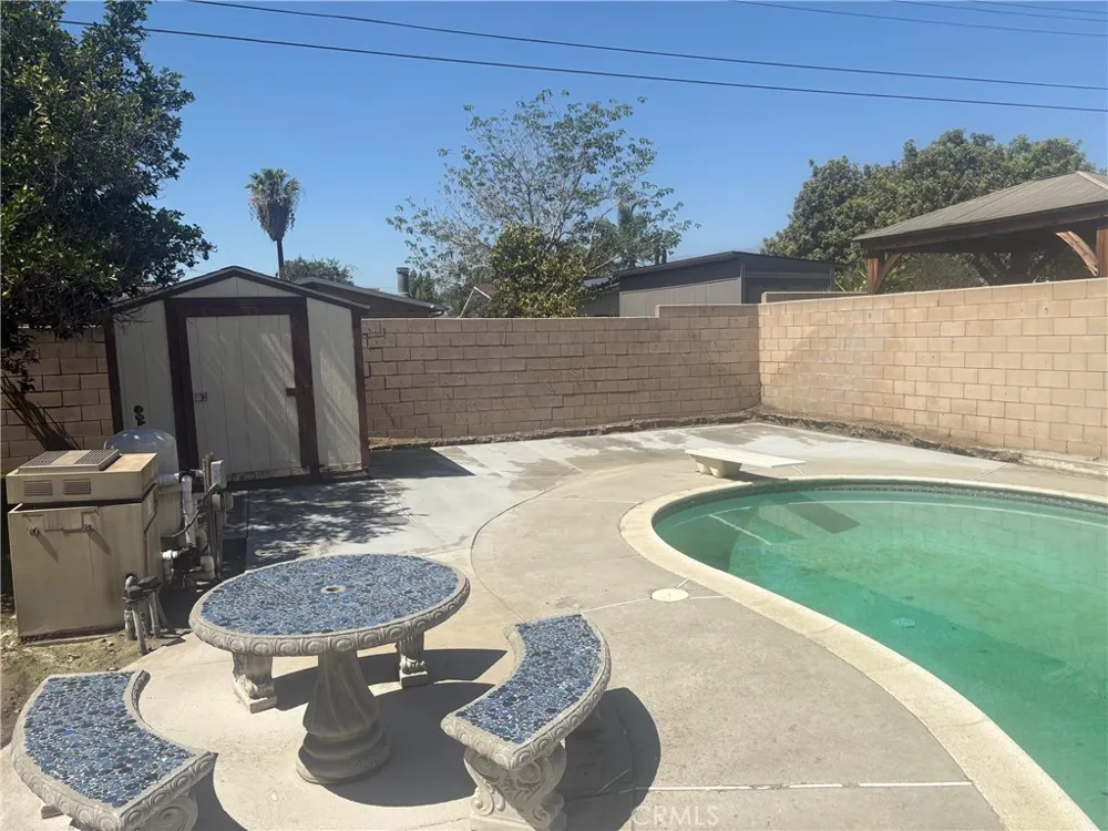7936 Dumond Fontana, CA 92336
