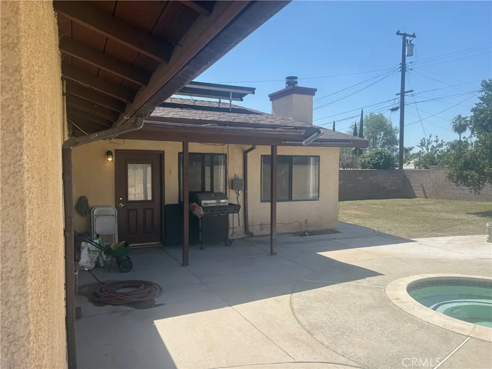 7936 Dumond Fontana, CA 92336