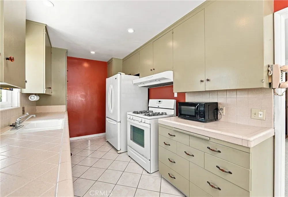 235 Mira Mar #7 Long Beach, CA 90803