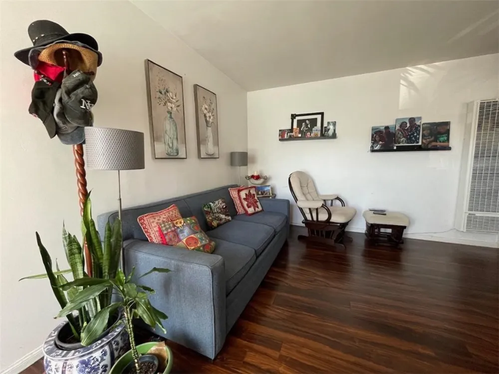 1035 E Appleton Street #2 Long Beach, CA 90802