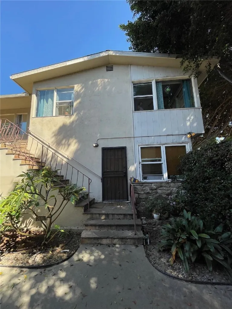 1035 E Appleton Street #2 Long Beach, CA 90802