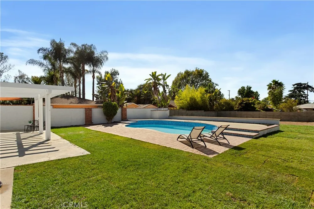221 Sunkist West Covina, CA 91790